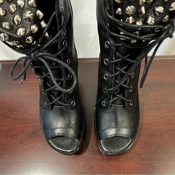 Lisa for Donald J Pliner Size 6-1/2 Leather Open Toed Boots. Like New Condition - Picture 2 of 9